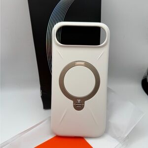 Torras Q3 Silicone 360 Spin for iPhone Air. New